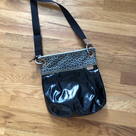 Fossil Crossbody Bag Patent Leather / Coated Canvas - Picture 2 of 9
